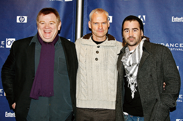 《殺手沒有假期》導演馬丁．麥克多納（中）與兩位男主角布蘭頓．葛利森（左）、科林．法洛（右）。Getty Images