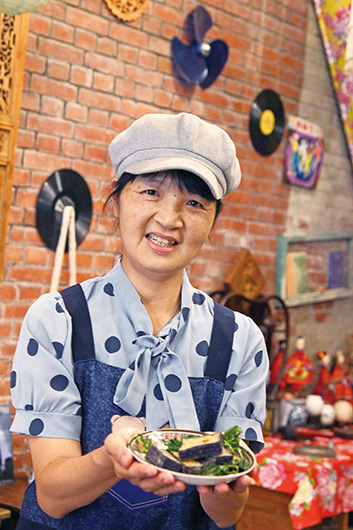女人香老闆娘黃小莉要把天然健康又營養的臭豆腐獻給大家。