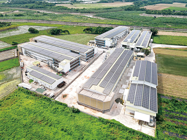 勤億蛋品科技於2010年12月在阿里山下的嘉義縣中埔鄉，成立全台首座自然放牧的大型蛋雞場，取名「勤億幸福牧場」。勤億提供
