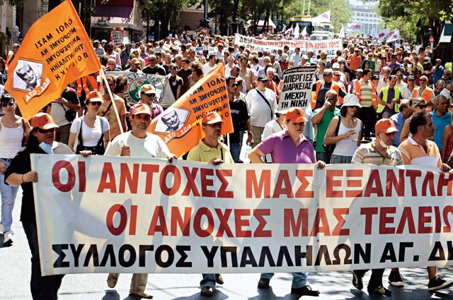 希臘債務危機積重難返，民眾上街抗議政府削減預算。Getty Images
