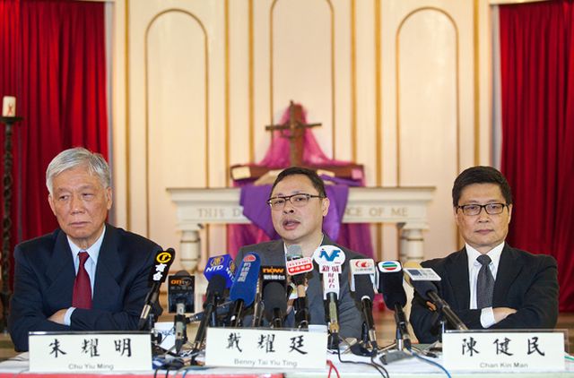 學者陳健民（右）、戴耀廷（中）和朱耀明牧師（左）3月底正式公布「占領中環」信念書，強調要以「愛與和平占領中環」。余鋼攝影