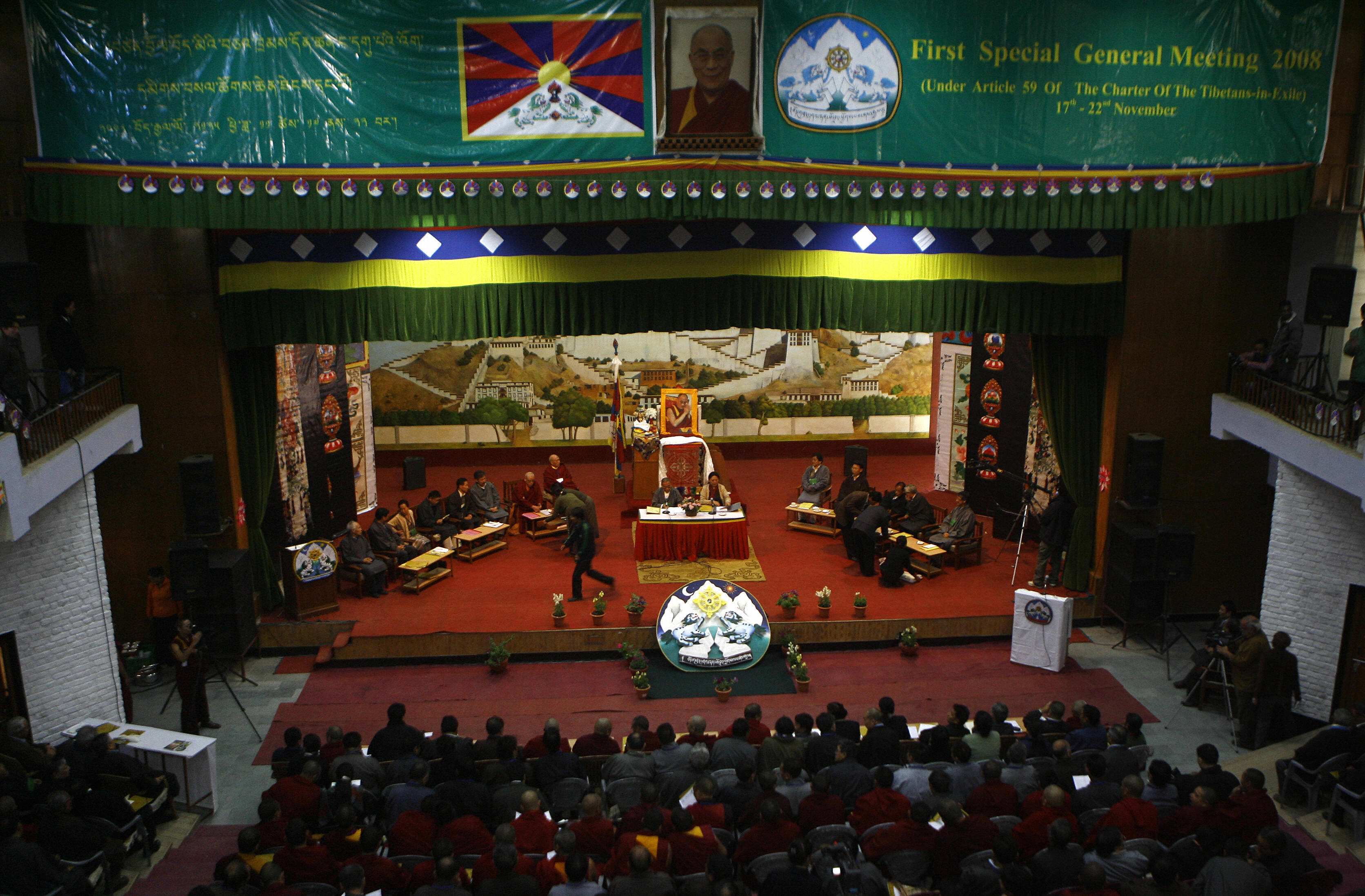 11月17日首次「全球藏人特別大會」召集全球各地約600名藏人代表在印度達蘭薩拉舉行。