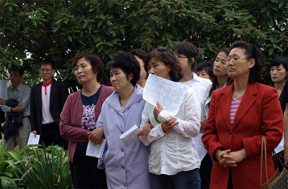 5月2日，人權團體在中共駐美大使館前抗議中共遣返北韓難民。