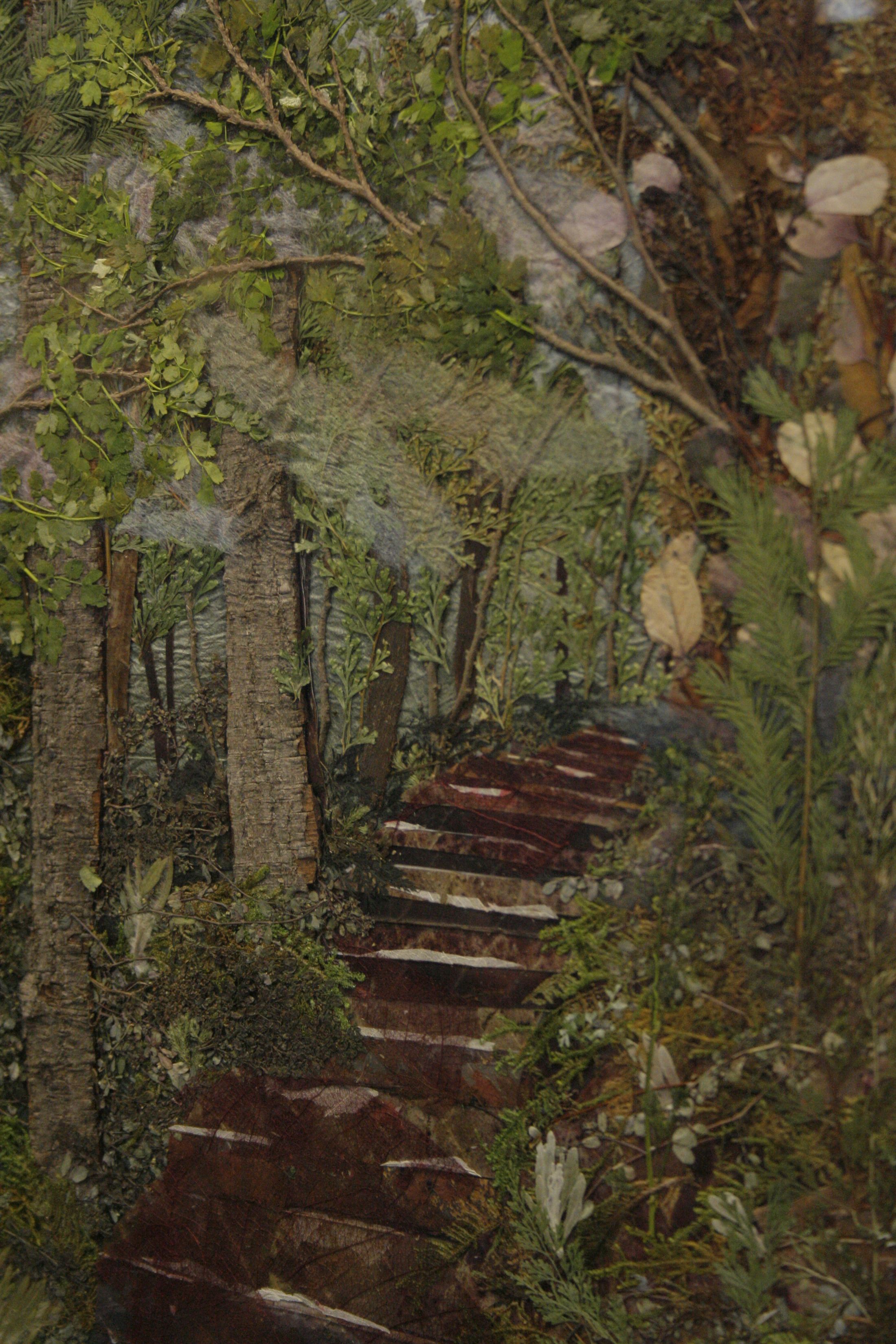 鄧麗華的作品「阿里山古道」以枯枝落葉淋漓盡致表現出古道的層次。