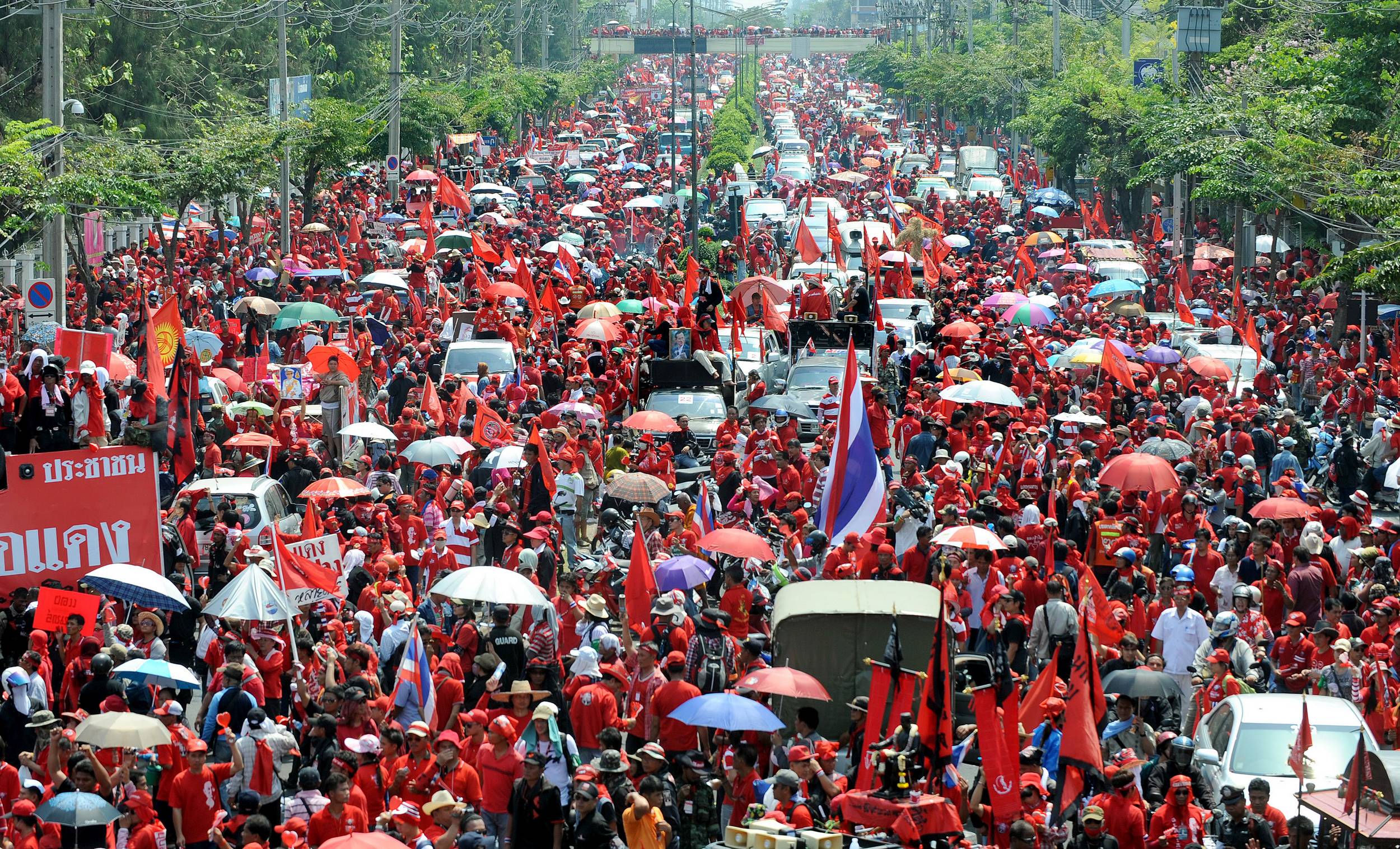 泰國紅衫軍的抗議隊伍。