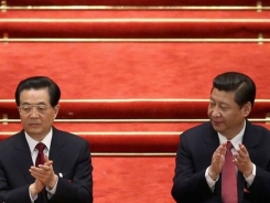習近平與胡錦濤在今年的兩會上。習近平在這次會上成為中國國家主席與國家軍委主席。Getty Images