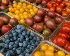 多吃些富含維他命C的水果如番茄等，可避免流感。