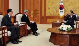 北韓高級代表團拜會南韓總統李明博。