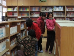 「閱讀」是虎山國小全校小朋友共同的樂趣，「圖書室」則是他們最常「光顧」的地方。