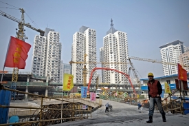 中國信貸刺激經濟的效果在遞減，且浮濫資金到處流竄，導致房地產飆漲、經濟失衡。