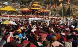 達賴喇嘛和西藏流亡政府在印度得到庇護。圖為2009年11月達賴訪問西藏南部旺達地區（該地區位於中印之間有主權爭議的阿魯納查省，該省現由印度控制）時，民眾熱烈參與