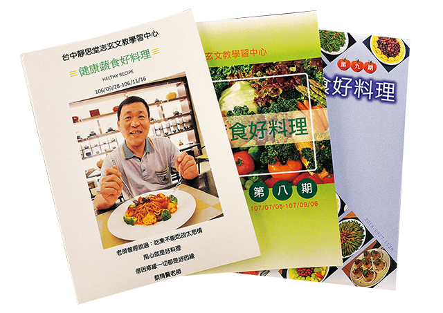 為了推廣健康蔬食,蔡精賢不僅開料理課,甚至多次出版「健康蔬食食譜」。龔安妮攝影