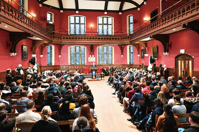 全球知名的牛津大學辯論社（Oxford Union Society），創立於1823年，是英國最古老的大學辯論社之一。Getty Images