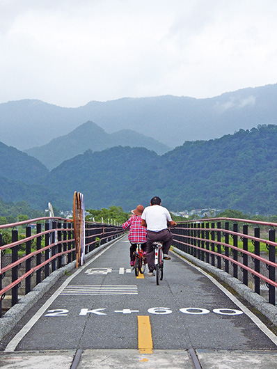 玉富自行車道仍留有舊鐵道的痕跡。