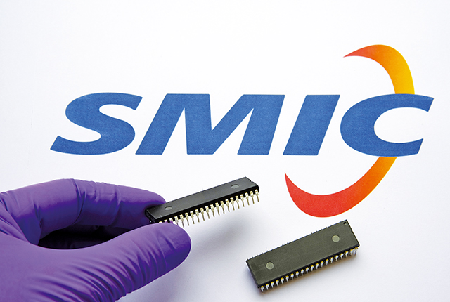 中國半導體產業龍頭「中芯國際」（SMIC）半導體製造仍落後台積電5年以上。Adobe Stock