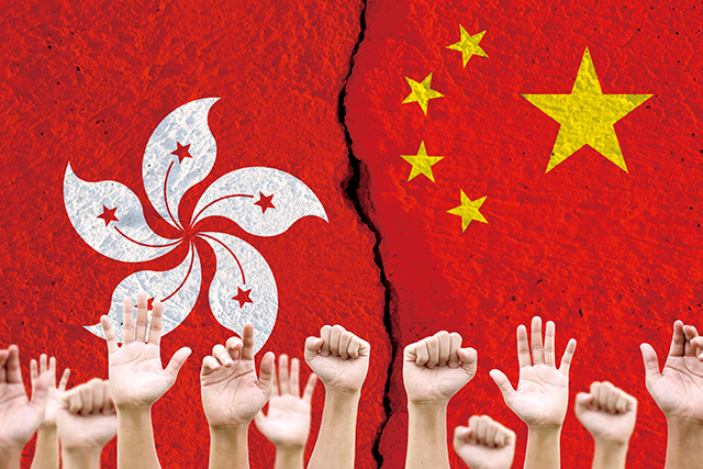 共產黨以槍桿子、刀把子打下天下與維護政權，連香港這個「特區」也不可避免。港人治港如今已成「無產階級專政」。Adobe Stock