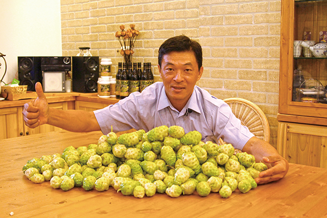 張晉銘因為飲用諾麗果汁改善了自身健康狀況，也為自己開創了事業，讓台灣農業綻放光彩。