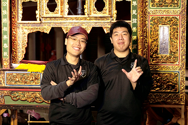李奕賢（右）和陳冠霖（左）都是陳錫煌的藝生，經常同台演出。吳長益攝影