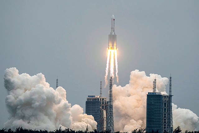 中國2022年7月發射長征五號B火箭，卻任由火箭在軌道上漂流。Getty Images