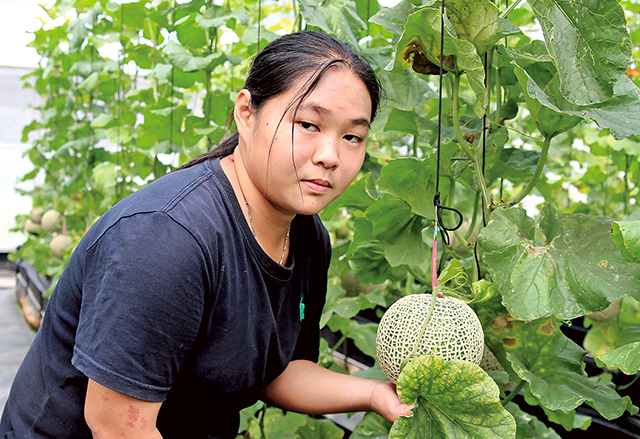 姐姐劉文茵主要負責果園的栽種管理。