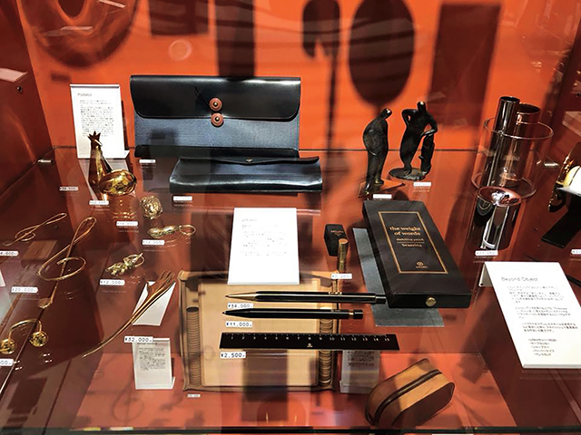 物外的筆在日本東京銀座的知名選物店CIBONE CASE展示。物外提供