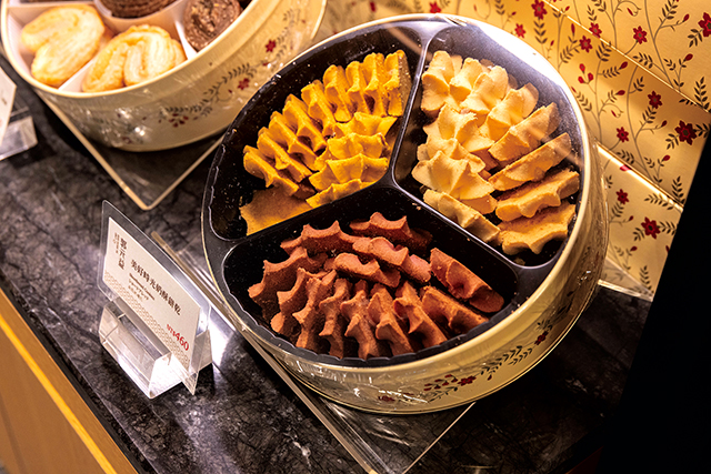 紅豆與鹹蛋黃口味的奶酥餅乾，延續著郭元益商品的特色。葉俊宏攝影