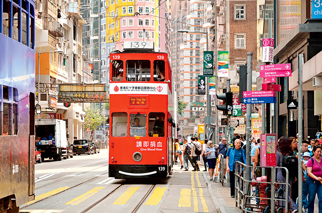 香港內需不振，於是香港特區政府還把希望放在中秋國慶節的中國黃金週，然而迎來的還是失望。Adobe Stock