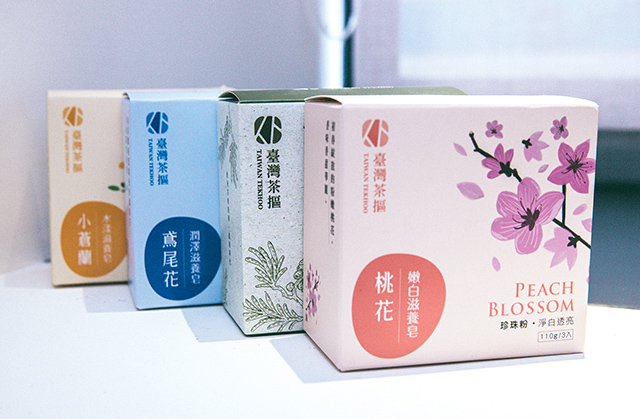 創立「臺灣茶摳」品牌時，曾犯了不少錯誤，但也鋪就「大春煉皂」品牌之路。葉俊宏攝影