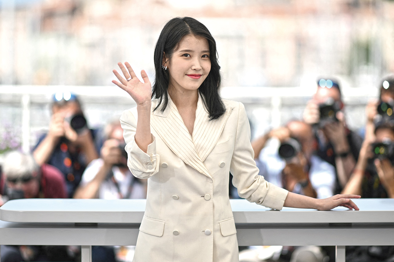 李知恩在《苦盡柑來遇見你》飾演母女吳愛純和梁金明兩個角色，深受好評。圖為李知恩2022年參加第75屆法國坎城影展。Getty Images
