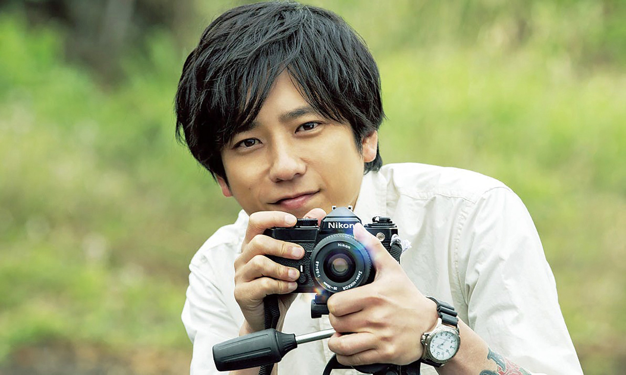 二宮和也飾演的淺田政志，從小就立志想當攝影師。采昌國際提供