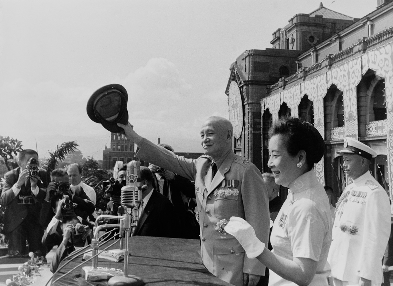 1968年10月10日，中華民國總統蔣中正攜夫人宋美齡在台北總統府參加國慶慶典。Getty Images