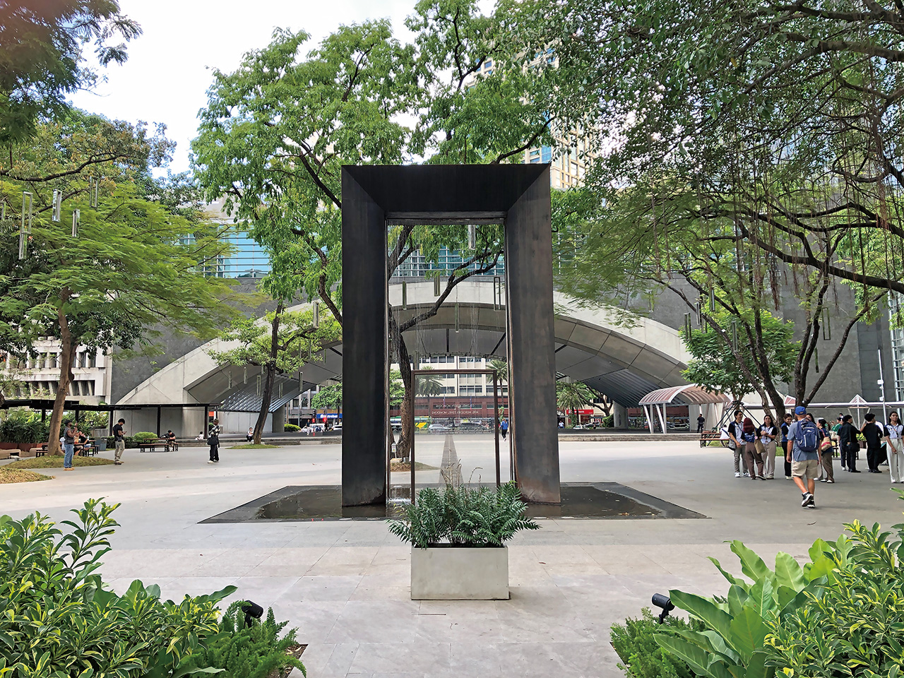 阿亞拉三角公園草木扶疏，景致迷人。