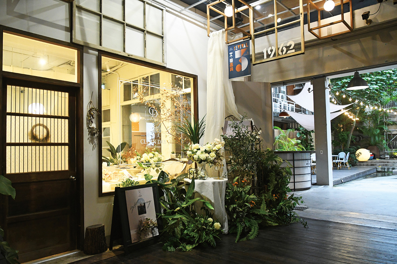 一樓「小晴天」為台中知名花藝店副品牌。