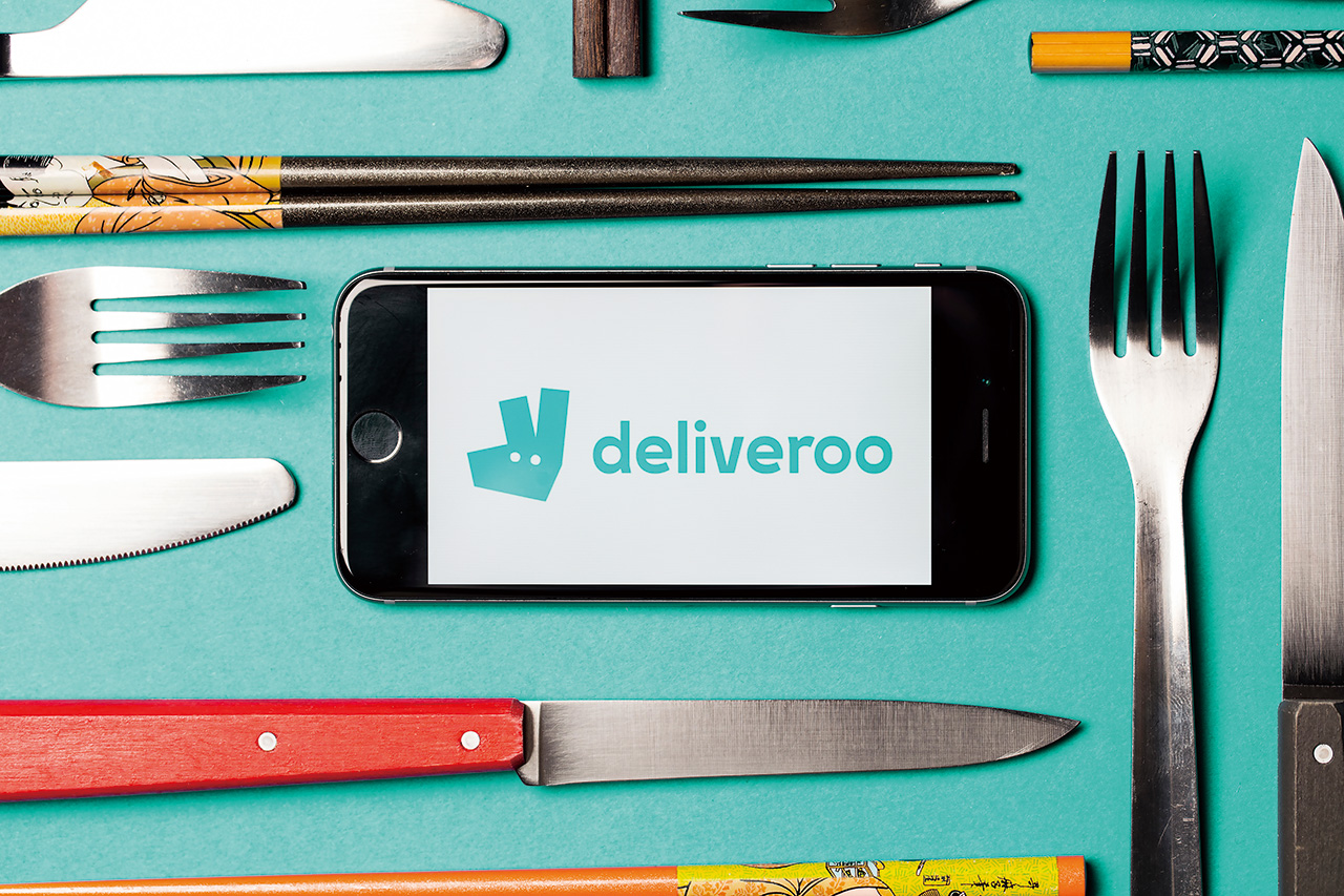 來香港逾9年的英國外賣平台「戶戶送」（Deliveroo）3月10日宣布撤出香港市場，原因是餐飲市場近年萎縮，面對北上消費等影響。Adobe Stock