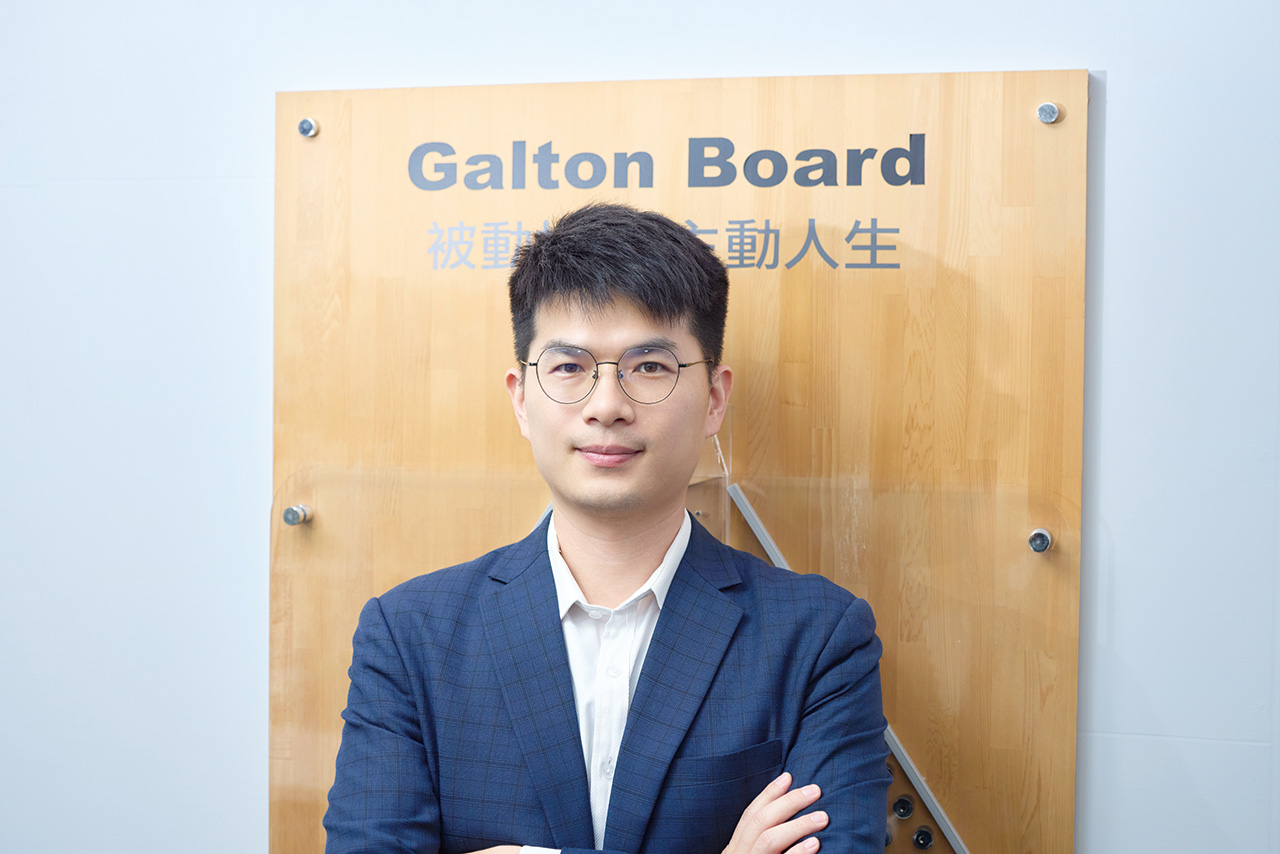 五年前加入「阿爾發證券投資顧問公司」,蔡至誠成為為客戶規劃投資標的的投資顧問。葉俊宏攝影