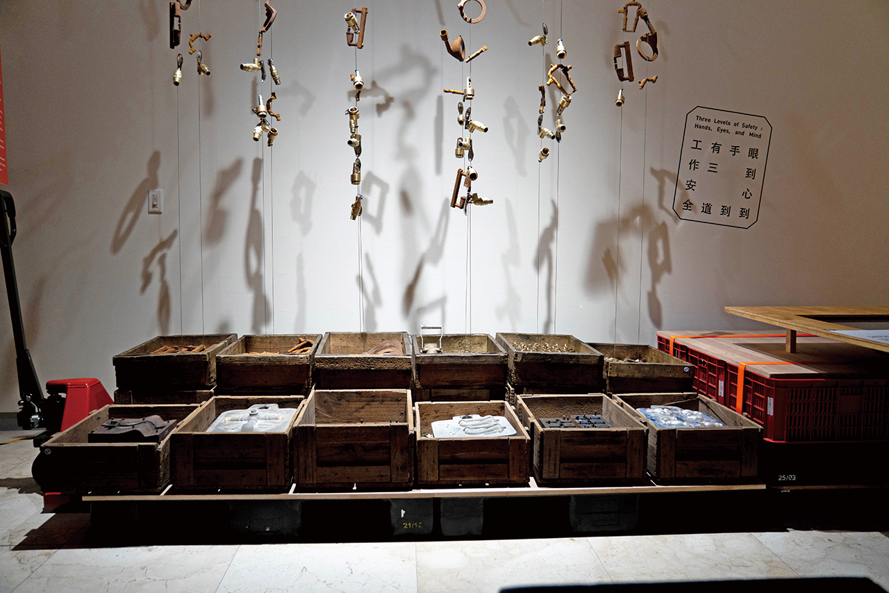「製造行」展出傳統翻砂鑄造共有六個流程,工作粗重,且須在高溫下工作,相當辛苦。