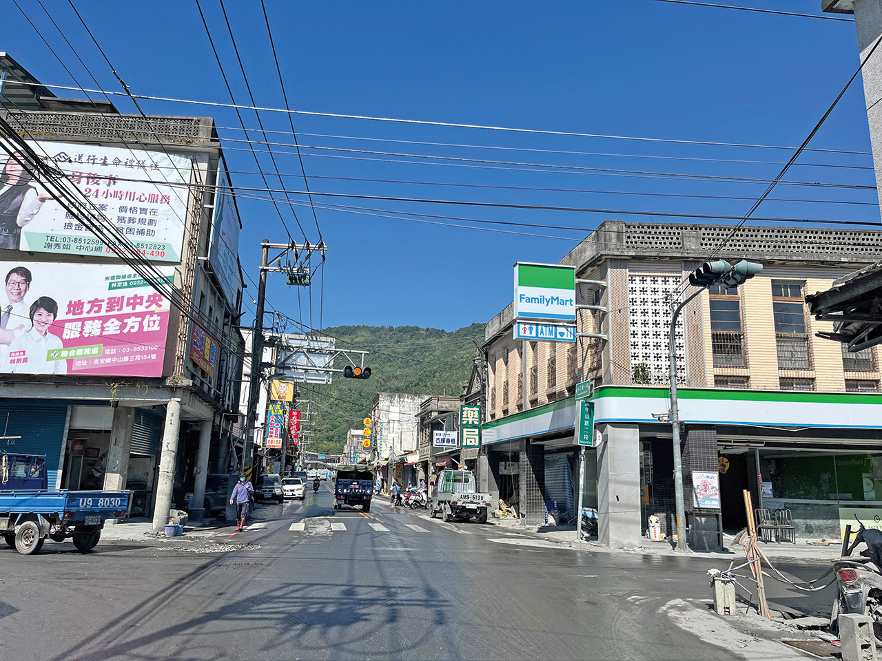 中秋連假時,市區中正路道路已經清理乾淨。