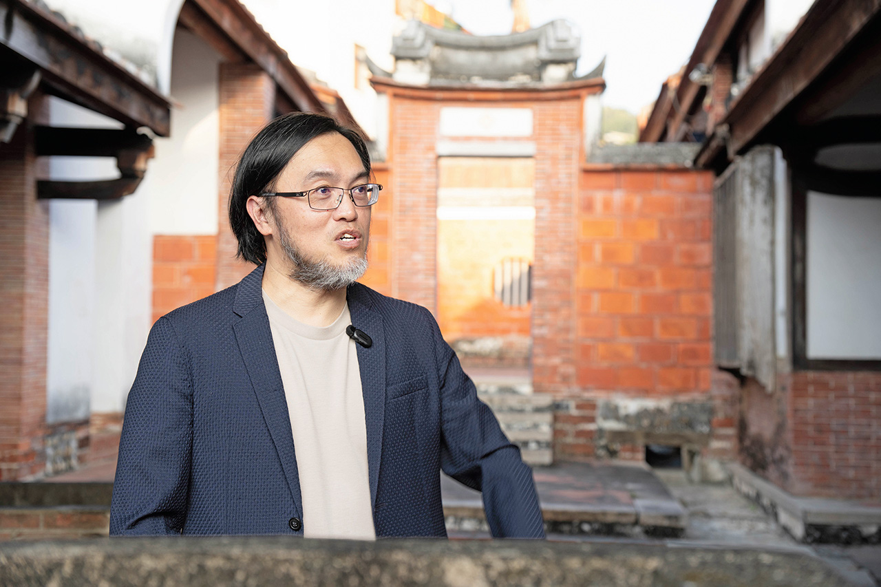 林承俊身兼頂厝祭祀公業代表人，簡化過年祭拜規矩，每房不需自備六葷六素，由祭祀公會協助。謝平平攝影