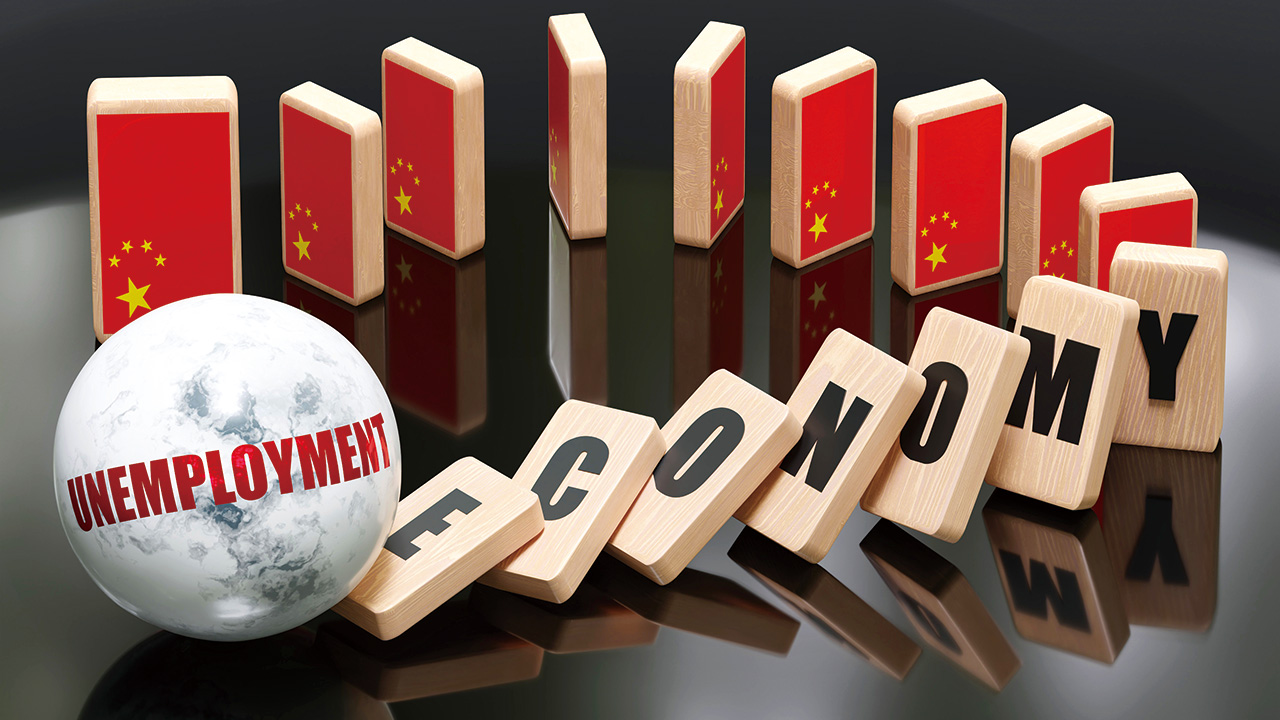 中國破兆貿易順差的背後,也反映國內需求疲軟:房地產調整、資產泡沫破裂、失業現象嚴重、國內消費動力不足。Adobe Stock