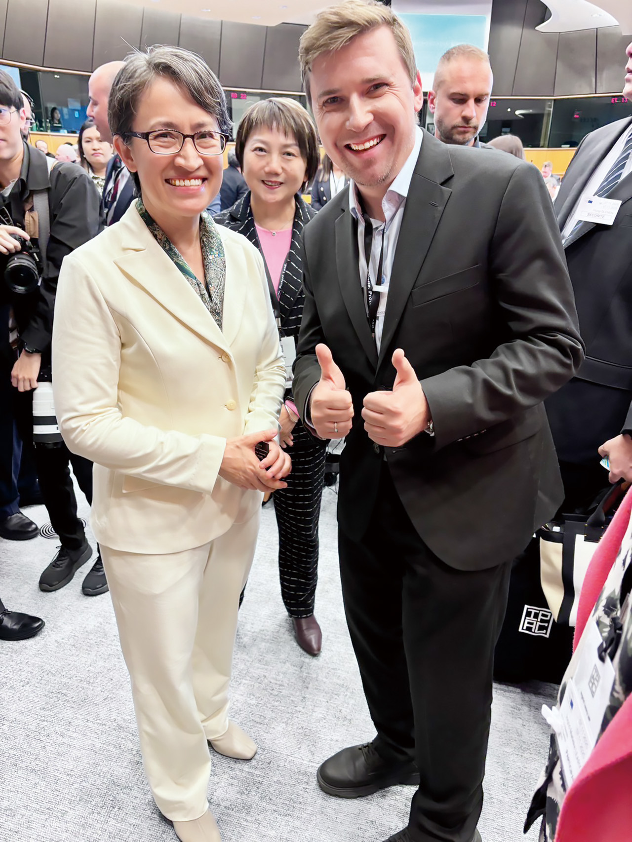 斯坦(右)認為,副總統蕭美琴(左)在IPAC峰會上演講,具有歷史性的重大意義。斯坦提供