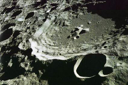 月球背面的陨石坑里有一架二战时期的美国老式轰炸机/二次大战失踪战机 竟然在火星空域出现