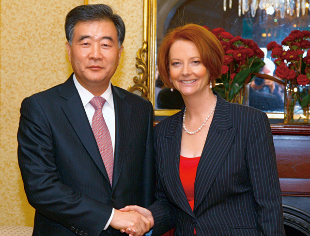 广东省省委书记汪洋（左）6月上旬率团抵达澳洲访问，6月7日与澳洲总理吉拉德（右）会晤。Getty Images