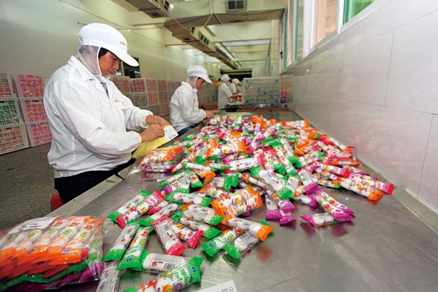 新近公布的8月匯豐中國製造業採購經理人指數(PMI)下滑至47.8,降至2009年3月以來最低水平。圖為福建一家糖果工廠。Getty Images