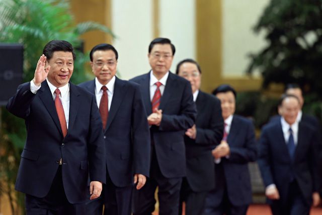 中共十八大后核心领导层政治局七常委依序为习近平（上）、李克强、张德江、俞正声（中左至右）、刘云山、王岐山、张高丽（下左至右）。Getty Images