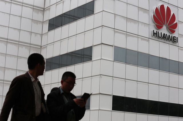 美国众议院2012年发布报告，认为中国通信公司华为及中兴可能会对美国国家安全构成威胁。图为华为公司位于广东深圳的总部大楼。Getty Images