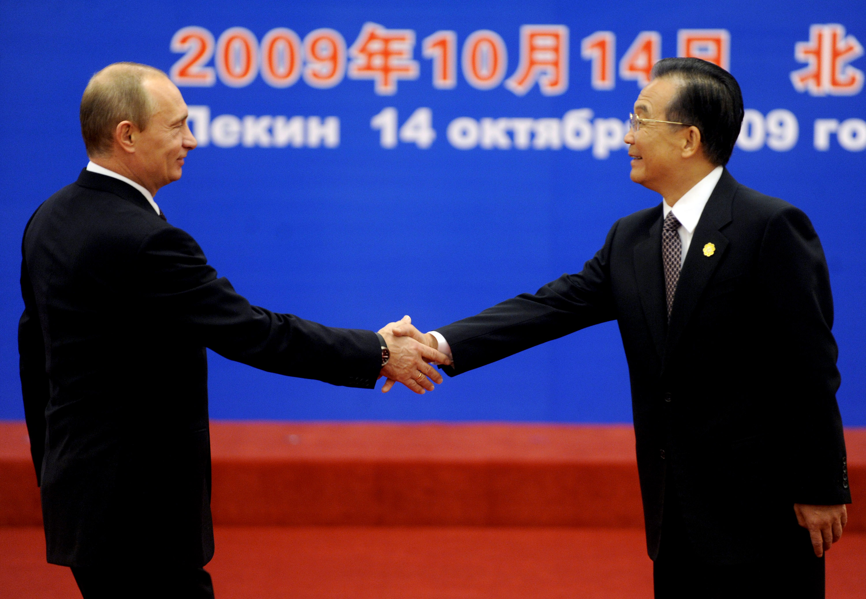 应温家宝总理邀请，俄总理普京于2009年10月12日至14日对中国进行正式访问。两国总理握手友好，但民间的反应则大不相同。