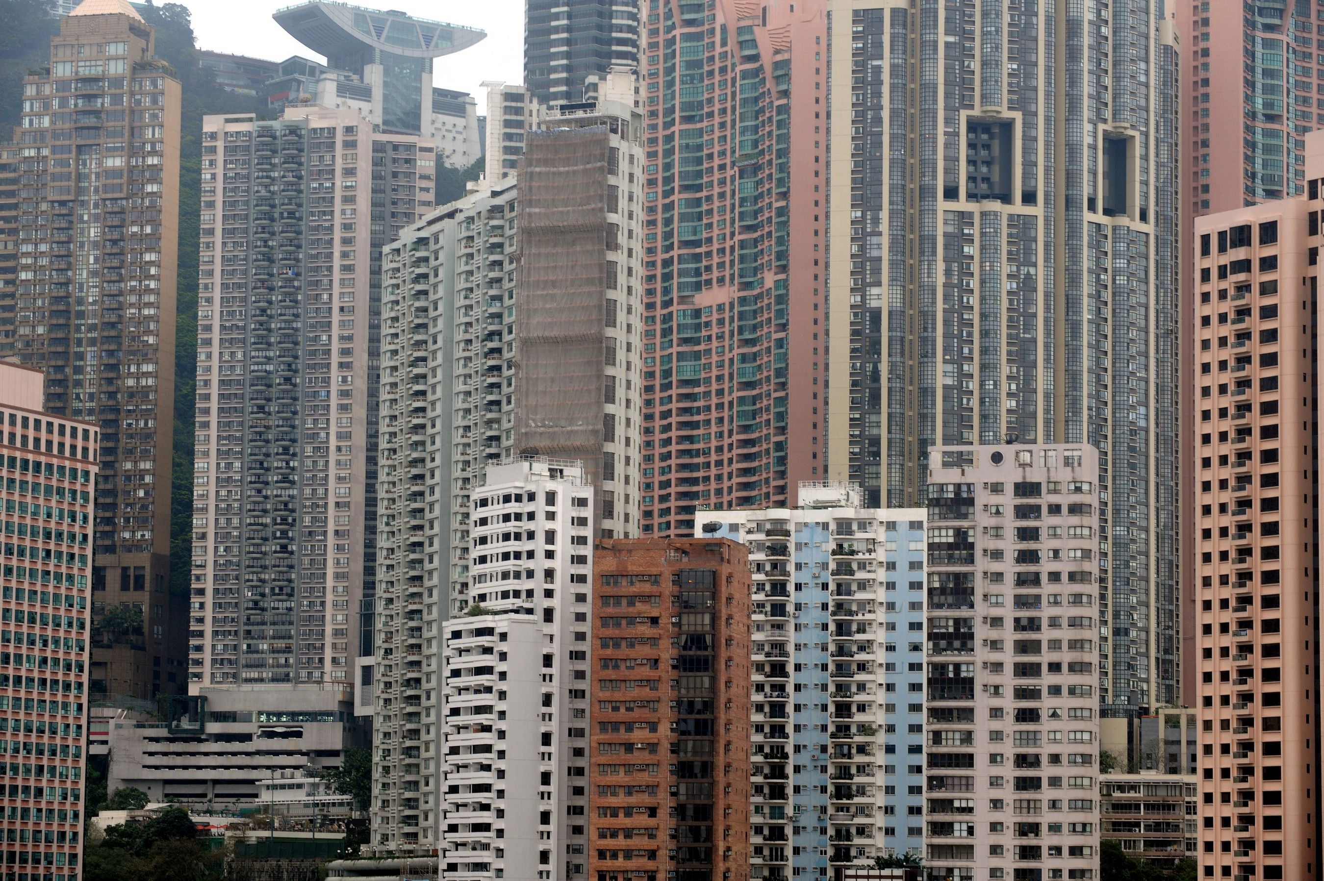 香港人口稠密，有700万居民，豪宅价格自去年1月以来已飙涨逾4成。