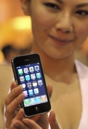 蘋果公司的iphone掀起熱潮。圖為2008年7月11日，3G iPhone在香港首賣上市。