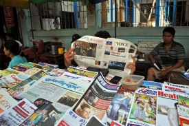 緬甸解除報禁，16家報刊媒體被核准轉型日報，但經營上面臨基礎建設不足等問題。Getty Images
