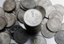 福州市公交集團最近集中銷毀了「7噸」多的1元假硬幣，這是近一年來市區100多條公路線的「收穫」。